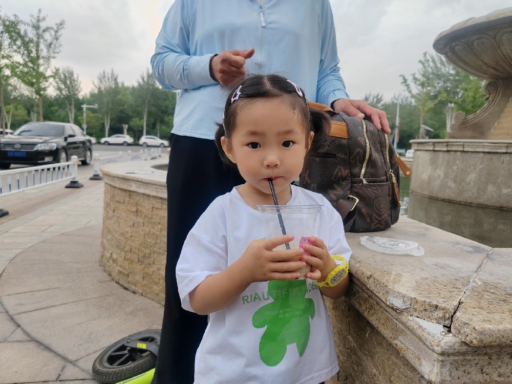 37℃体感服务·秋的浪漫|秋天的第一杯奶茶，一定要是“小瀛”送的！
