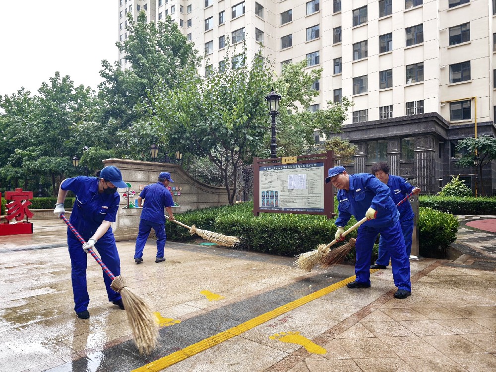 下雨天，小区的物业都在忙些什么？